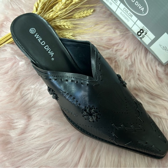 Wild Diva Western Slide On Black Mules - Picture 2 of 5
